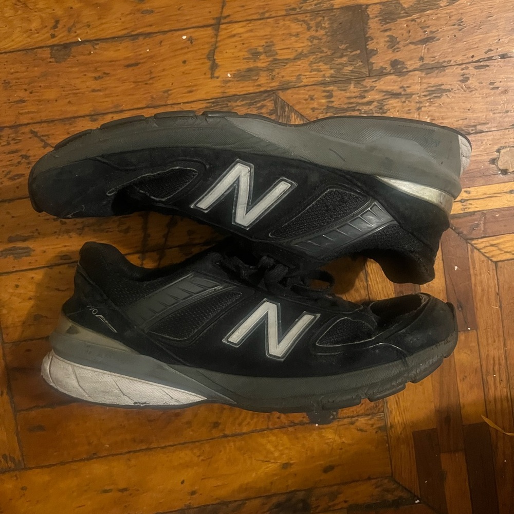 New Balance Black and Gray Athletic Shoes with Supportive Design